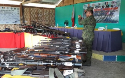 <p>Midsayap surrendered firearms <em><strong>(Photo by Garry Fuerzas)</strong></em></p>